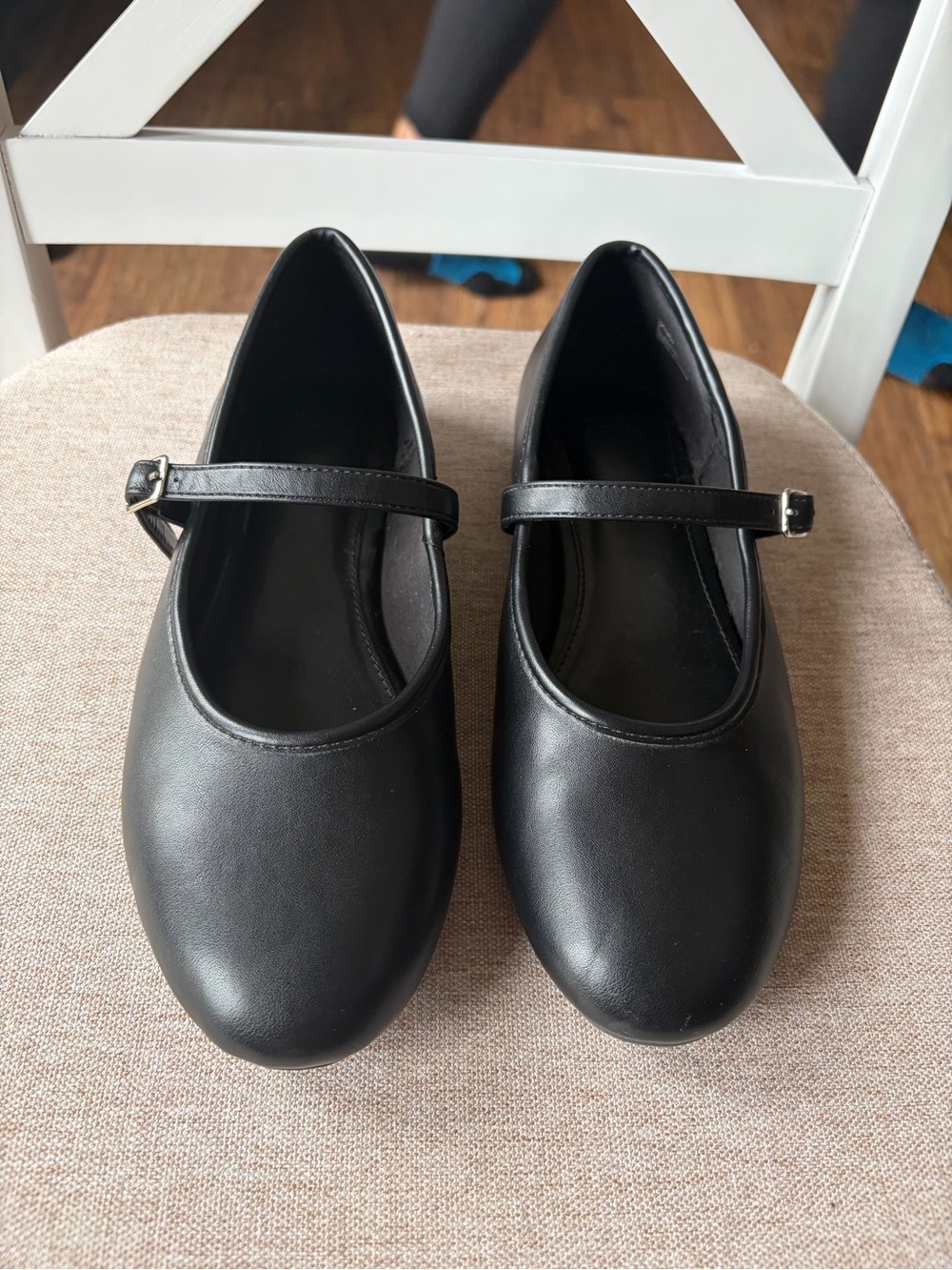 NWOT/NWOB Abercrombie & Fitch Black Mary Jane Flats with Buckle Strap